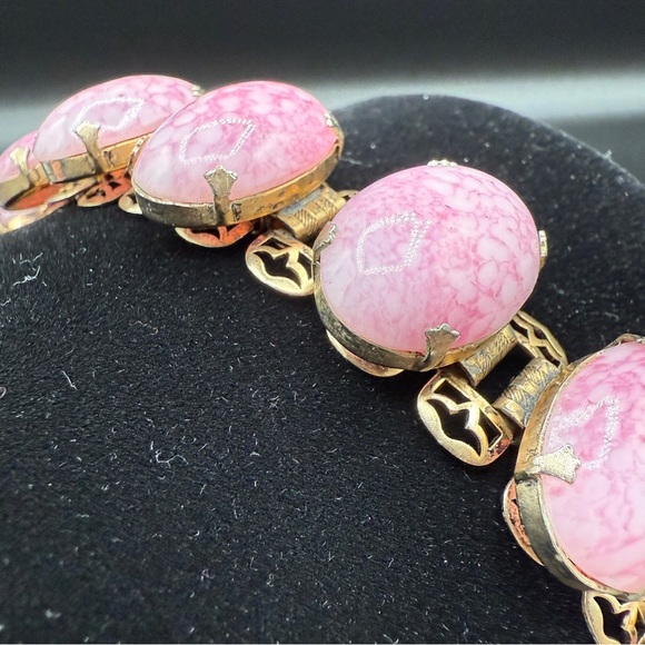 Mid Century Pink Glass Cabochon Bracelet with Book Chain Links - Picture 3 of 17